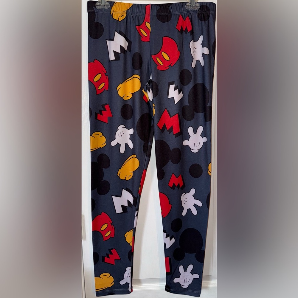 Disney Mickey Mouse “Shook” Graphic Leggings Size XL